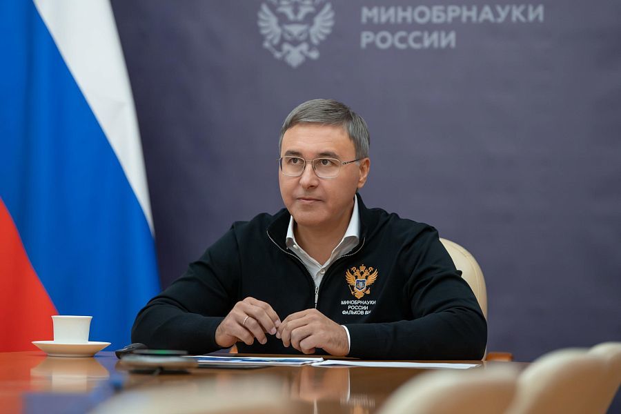 Валерий Фальков обсудил с ректорским корпусом Уральского федерального округа вопросы перехода на новую модель высшего образования. Валерий Фальков обсудил с ректорским корпусом Уральского федерального округа вопросы перехода на новую модель высшего образования.